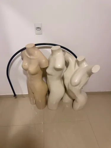 3 MANEQUINS + ARCO DE PROVADOR