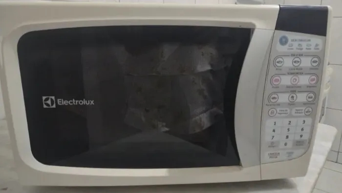 Microondas Eletrolux 20l usado