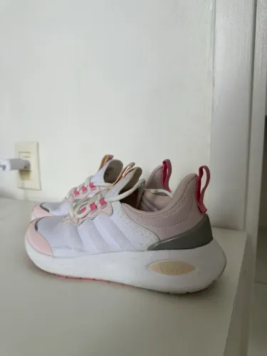 Tênis Adidas