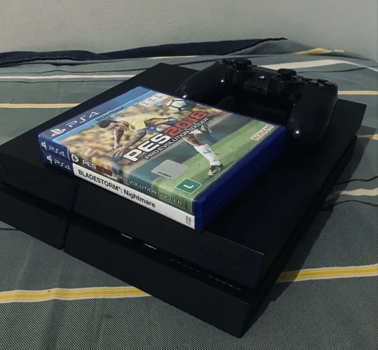 PS4 FAT 500GB COM 2 JOGOS MIDIA FÍSICA E 4 JOGOS MÍDIA DIGITAL 