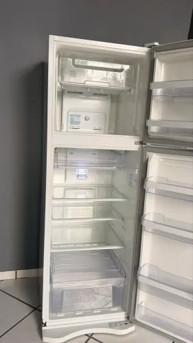Vende-se geladeira frosfree