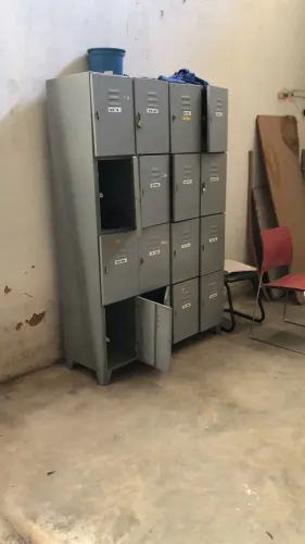 Armário 16 portas