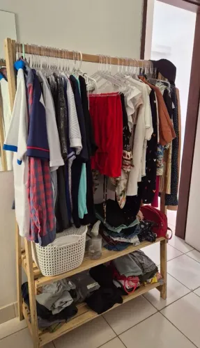 Arara de pinus, closet para roupas