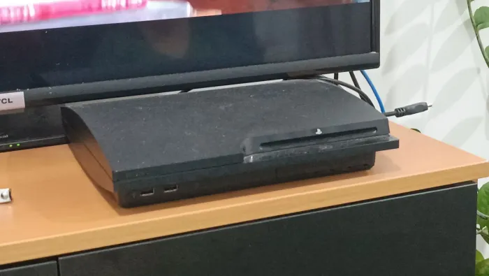 PS3 + PS4 SLIM COM JOGOS E CONTROLES