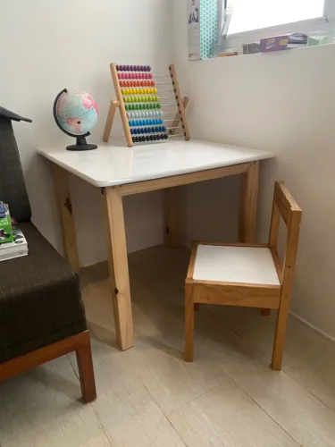 Mesa lateral escrivaninha, cadeira brinde