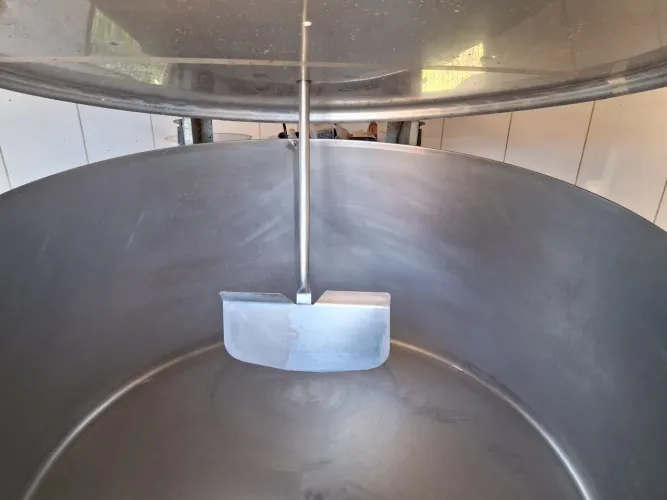 tanque resfriado de leite  1050 litros. funcionamento 100% com cisterna de segurança curto