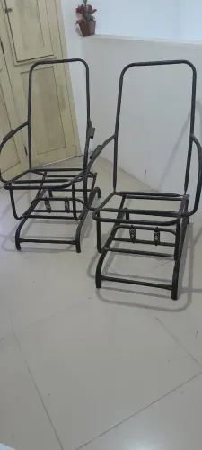 DUAS Cadeiras de ferro usadas