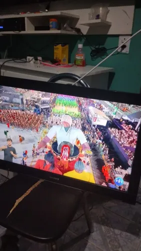 Tv Sony de 32 pega rádio FM faço a entrega