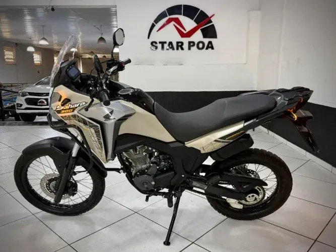XRE SAHARA ADV 300 2025