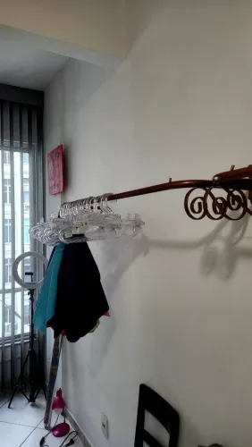 Vendo duas araras de loja 