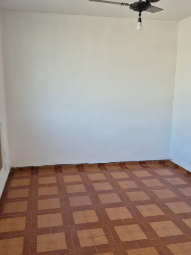 Apartamento na rua principal