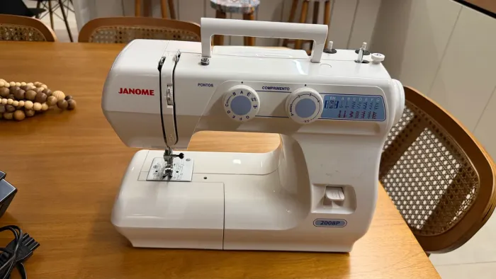 Máquina de costura Janome 2008p