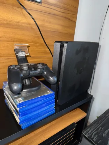 Vendo Ps4 Slim, de 1 terá com 6 jogos