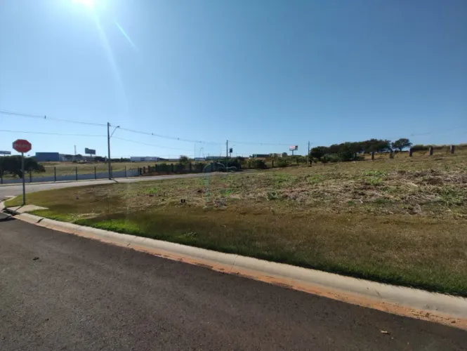 Terreno de 422m² à venda em condomínio - Cravinhos