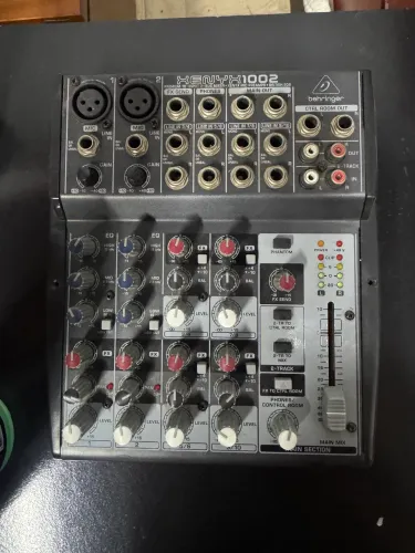 Mesa De Som Behringer Xenyx 1002 10 Canais