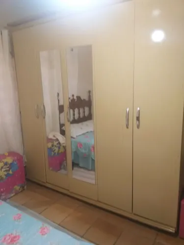 É para levar mesmo guarda-roupa5 portas... ou a estante r$ 200 cada