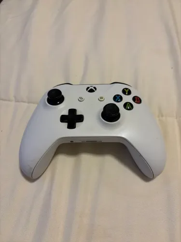 Vende-se controle Xbox séries One branco