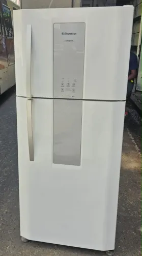 Vendo geladeira da marca Electrolux nova e grande