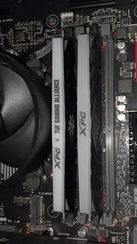 MEMÓRIA RAM XPG SPECTRIX D41 RGB DDR4 3200MHZ 2X8GB