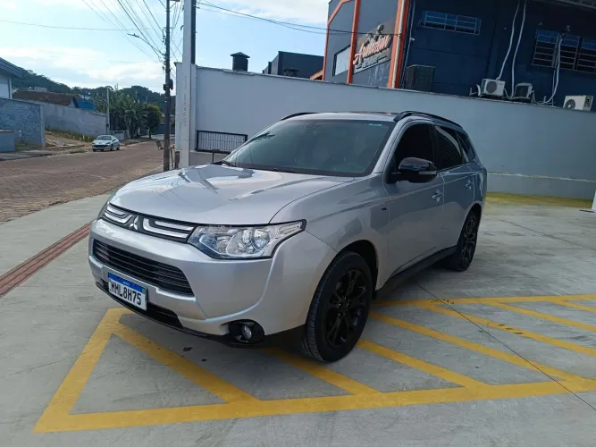 Mitsubishi Outlander 3.0/ GT 3.0 V6 Aut. 2015