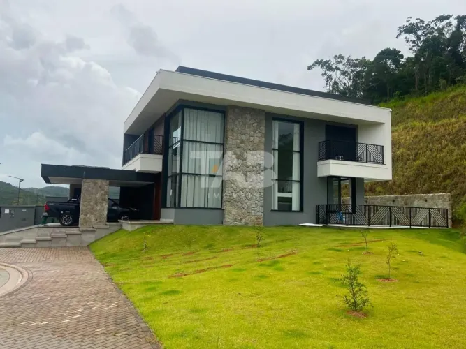 Casa à Venda | Condomínio Colinas de Camboriú Village | Camboriú