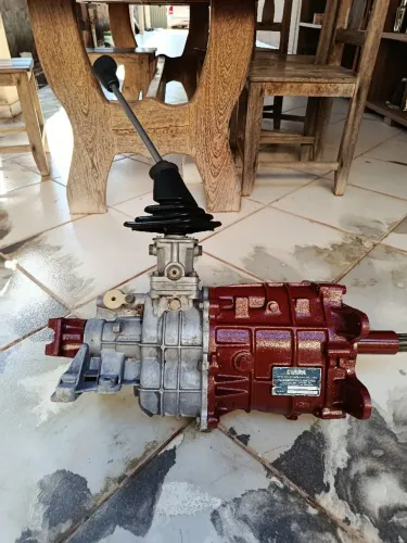 Câmbio Clark 2205e 5 marchas Overdraiv da F1000, C20, pode colocar C10,F100,opala,Jeep etc