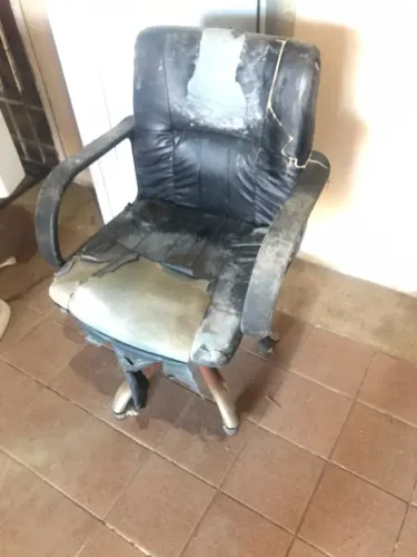 Cadeira para escritório  - para reformar.