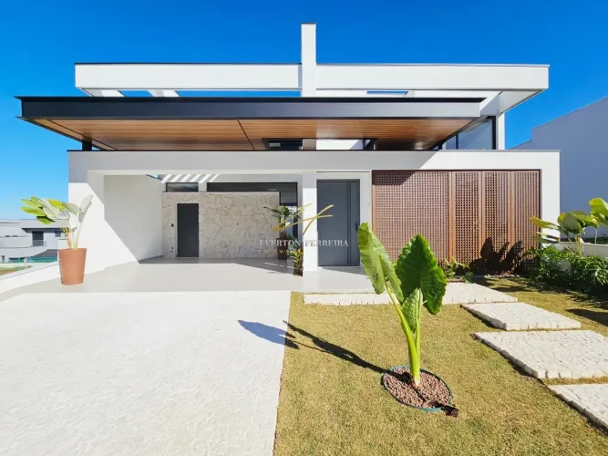 Linda Casa com 4 Suítes, sendo 1 Master com Closet, Escritório e Piscina co SPA em Indaiat