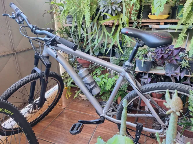 Vendo Bike GTS Conservada com Freios Hidráulicos