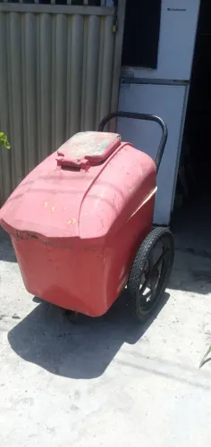 Carrinhos p/ vendas 500,00