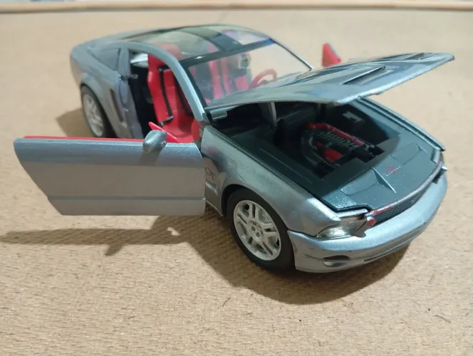 Miniatura Mustang GT escala 1/24 MOTORMAX