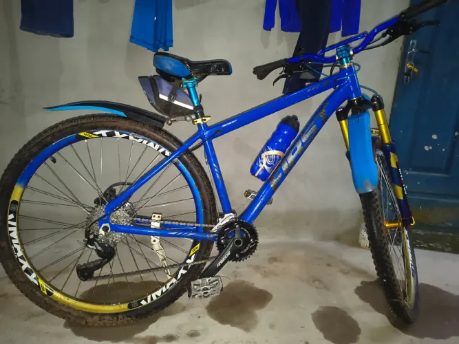 Quadro mtb first lifty gold azul hunter/prata brilho