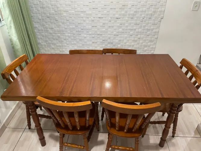 Mesa de madeira 6 lugares com cadeiras