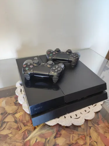 PS4 + 2 controles