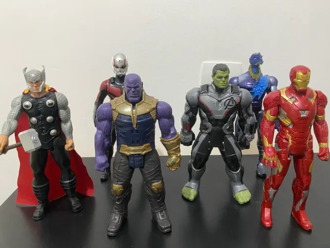 Lote com 6 bonecos Os Vingadores originais