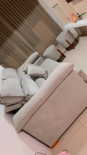 Sofá cama e dois pufs 
