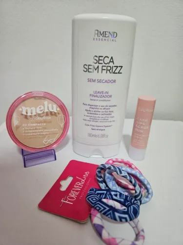 SECA SEM FRIZZ AMEND, PÓ COMPACTO MELU, HIDRATANTE LABIAL RUBY ROSE, XUXINHAS