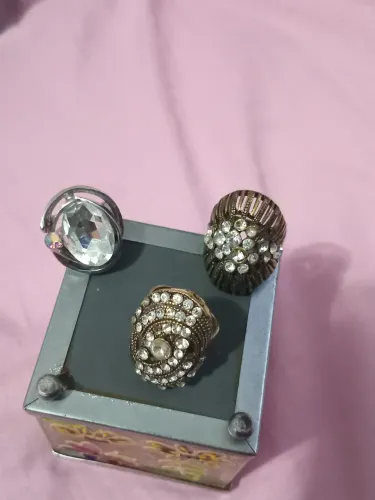 3 Anéis sendo 1 com uma pedra