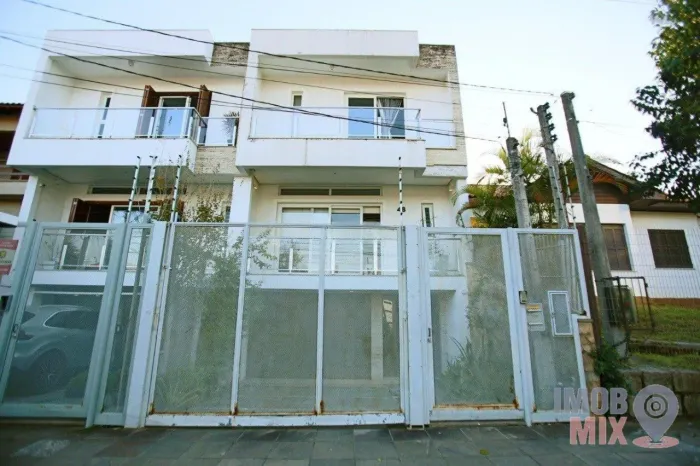 Sobrado à venda em Porto Alegre, bairro Jardim Lindoia.