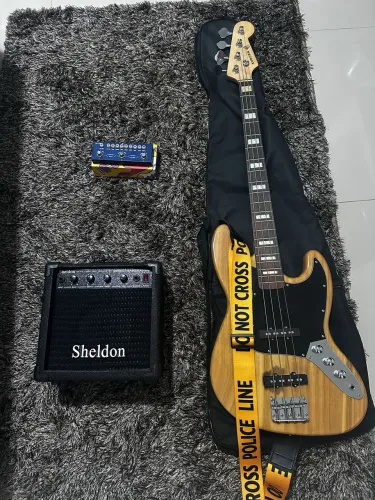 Contra baixo 4 cordas auburn com amplificador sheldon e cuvave cube baby bass