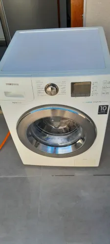 Máquina de lavar roupas e secar 
