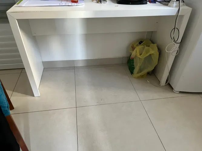 Mesa para despachar em ótimo estado!!!