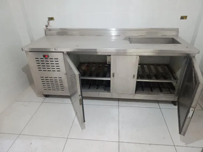 Balcão refrigerado, desapego total pra vender rápido! Em Excelente estado funcionando.