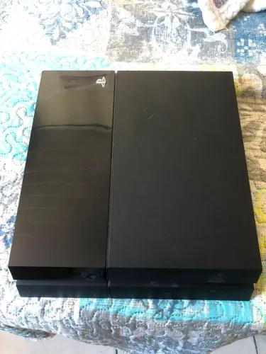 Ps4 fat 2 controles e jogos