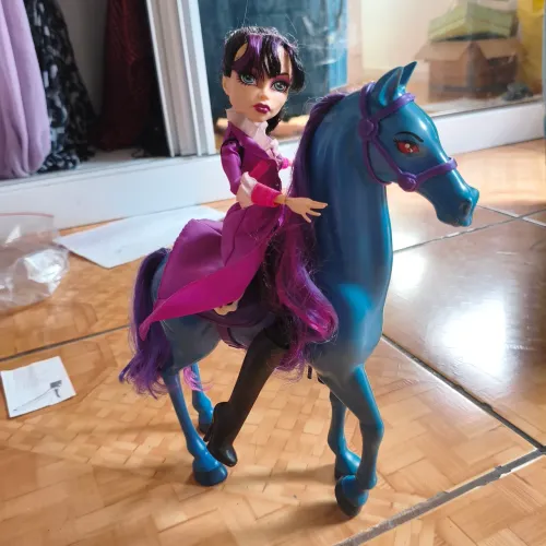 Diretora sem cabeça Monster High
