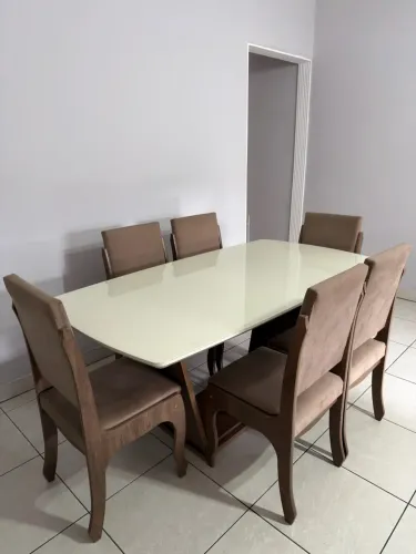 Mesa tampo de vidro com 6 cadeiras