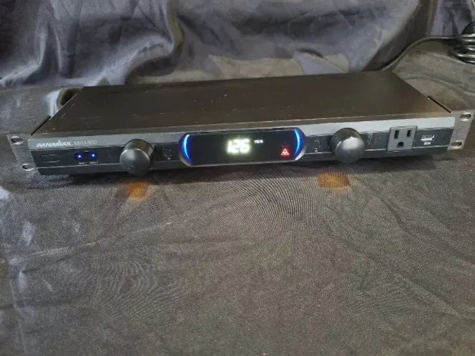 Panamax MR4300 - Condicionardor de Energia