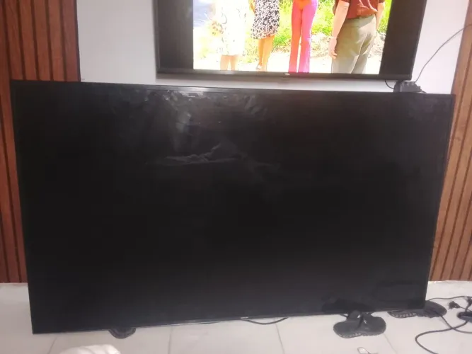 Vendo uma tv de 75 polegadas para retirada de peças 