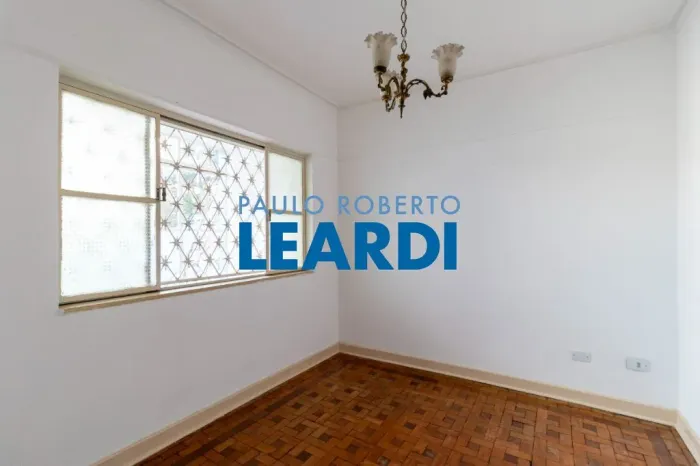 CASA ASSOBRADADA - ACLIMAÇÃO - SP