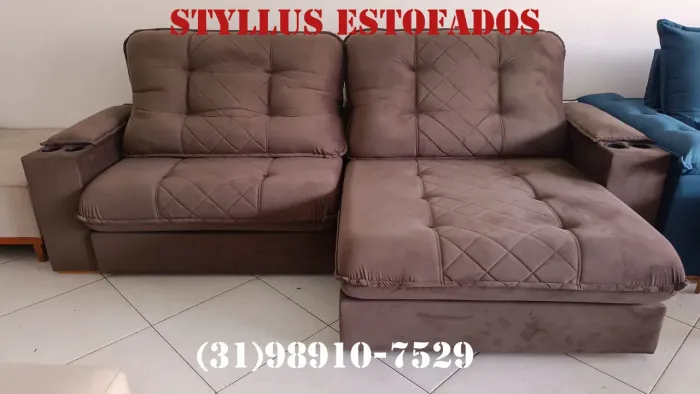Sofá retrátil com porta copos 